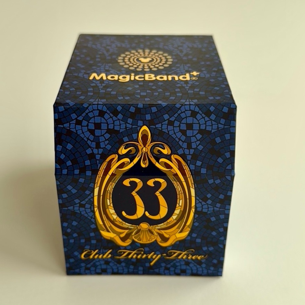 Disney Club 33 MagicBand 2026 Limited Edition - Picture 4 of 8